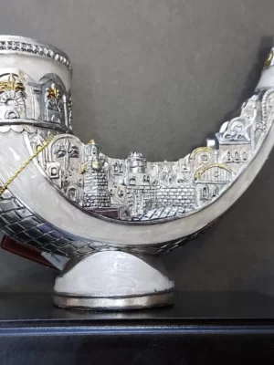 מעמד לשופר דגם ירושלים