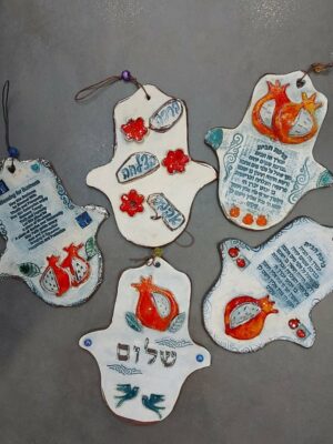 חמסה לתלייה דגם רימון אדום